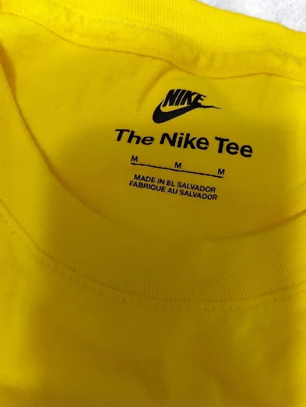 NWOT Nike Yellow Surfingv Hi U8 ù Iig Turtle Graphic Tee